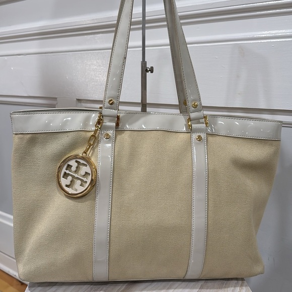 Tory Burch Bag Canvas and Patent Leather Trimmed Beach Tote - Picture 4 of 17